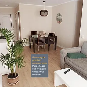 En Compartido Delicias Cerca Del Mar, Aeropuerto, Ave Y Metro Homestay Malaga